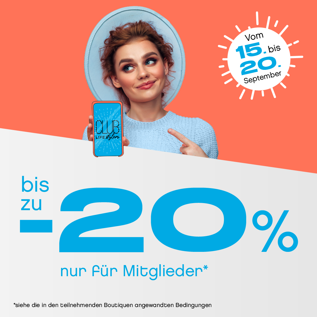 Frau, die das Telefon hält