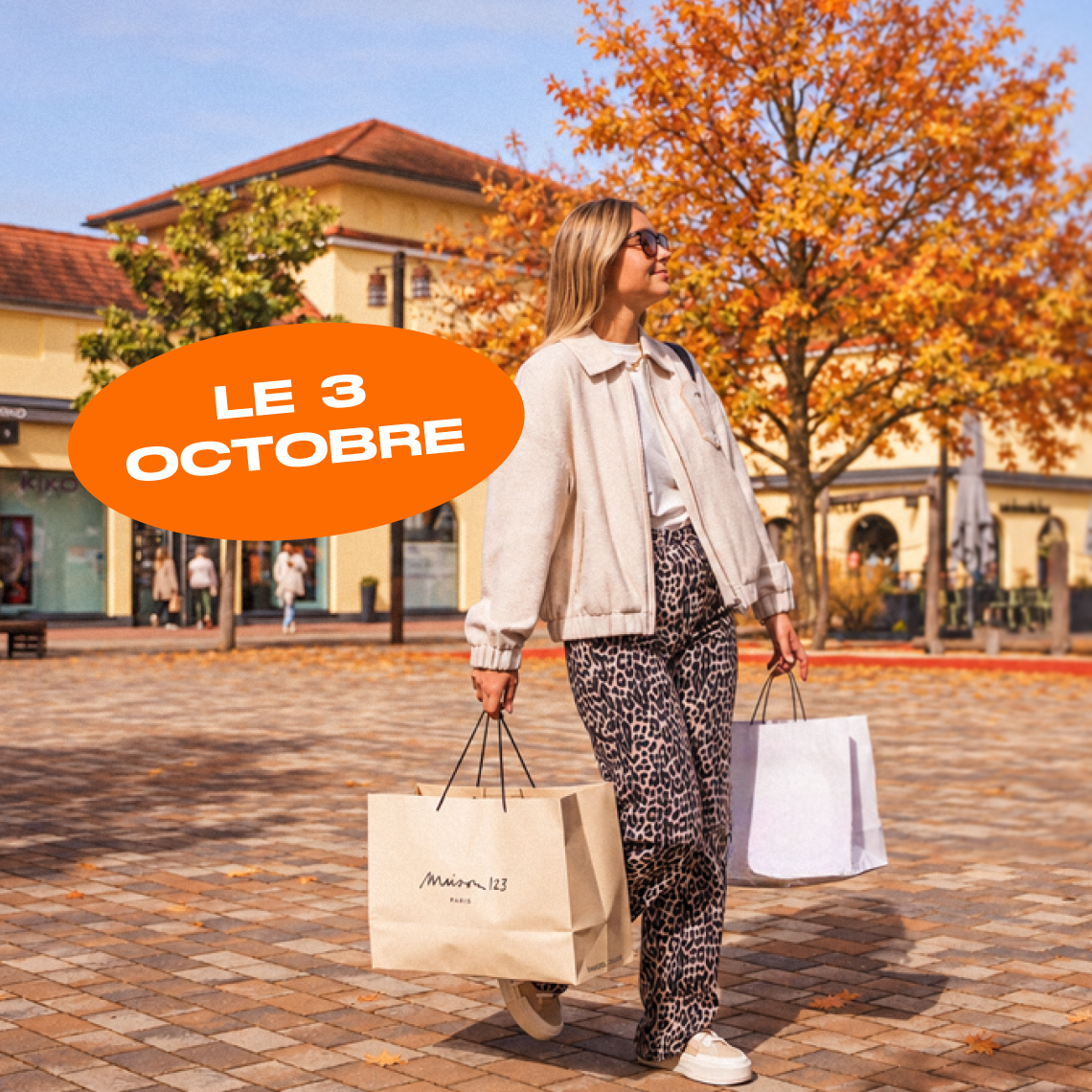 femme avec shopping bag