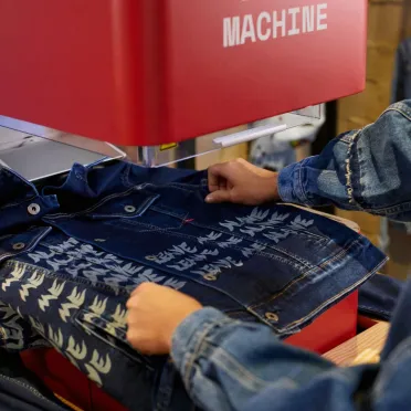 customisation de veste en denim